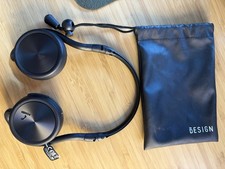 DESIGN Black Headband Ear-Pad Headphones with Carry Pouch