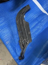 2014 passenger front Freightliner Cascadia 125 Hood Bracket