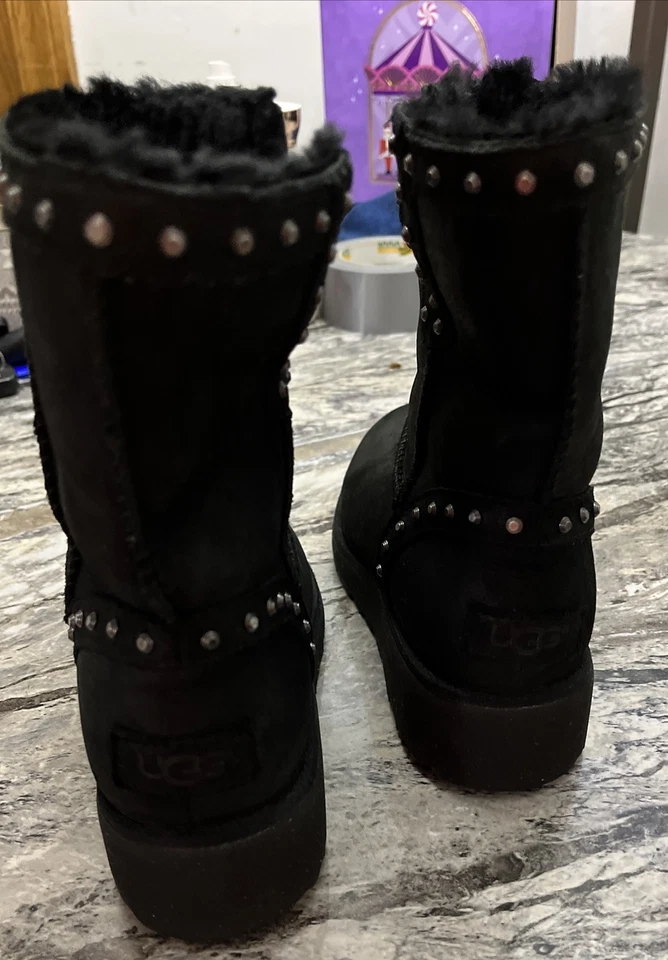 UGG Cuero BOTAS TOBILLO PIEL OVEJA Botines Cuña 1013854 Tachuelas Negro Para Mujer 5.5 Foto 4 de 4
