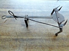 JOLI  ANCIEN GRILLE PAIN DE CHEMINEE en FER FORGE XXem jus de grenier à nettoyer