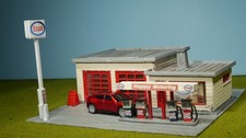 HO Scale 1950s ESSO GAS STATION    (Weathered...