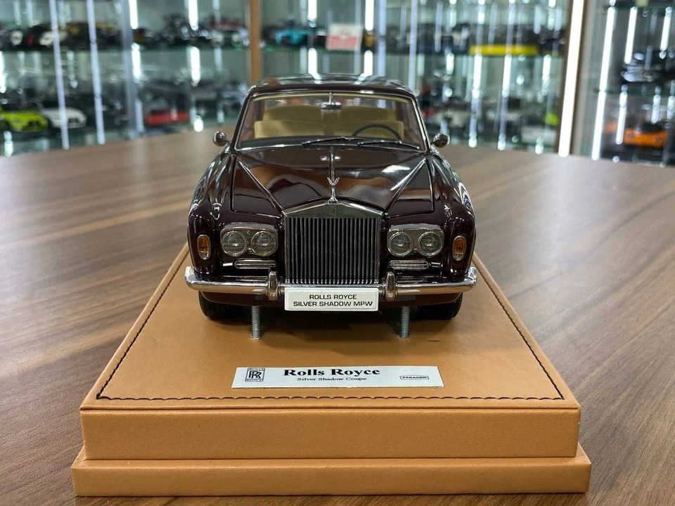 AutoBarn Paragon Rolls-Royce Silver Shadow MPW Coupe in Maroon [1/18 Diecast] - Image 2 of 4