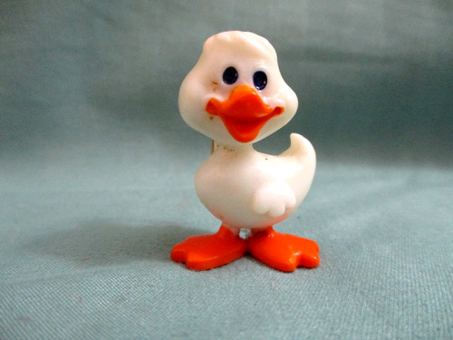 Hallmark Vintage 1973 Lapel pin - White Duck - 1973 RARE