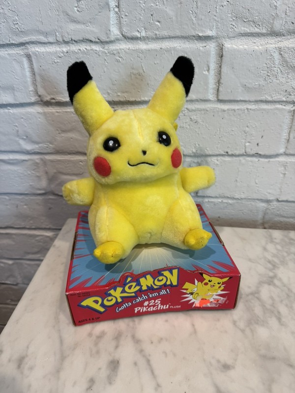 Vintage 1998 Pikachu Plush #25 Hasbro Pokemon w/ Original Box Toy