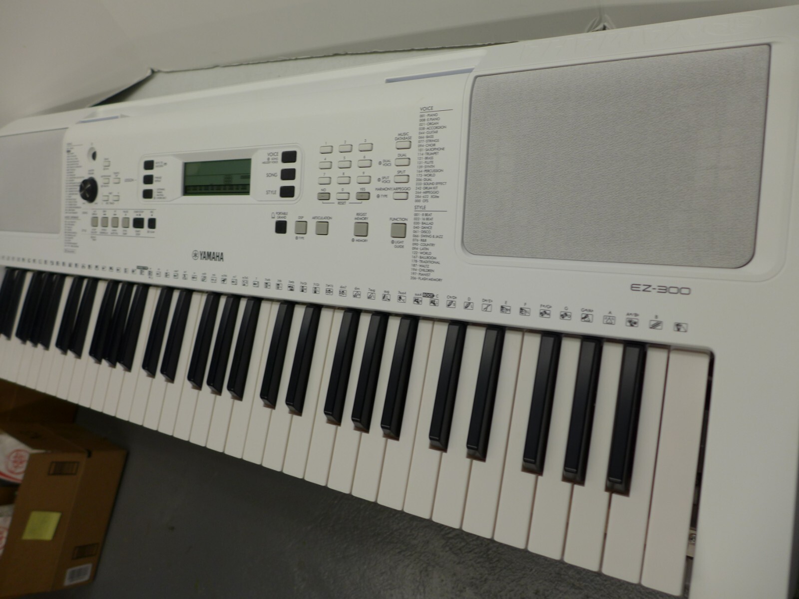 Yamaha EZ-300 White Digital Lighted Keyboard | eBay