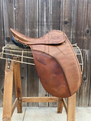 Courbette 17'' Dressage Saddle, 5'' gullet