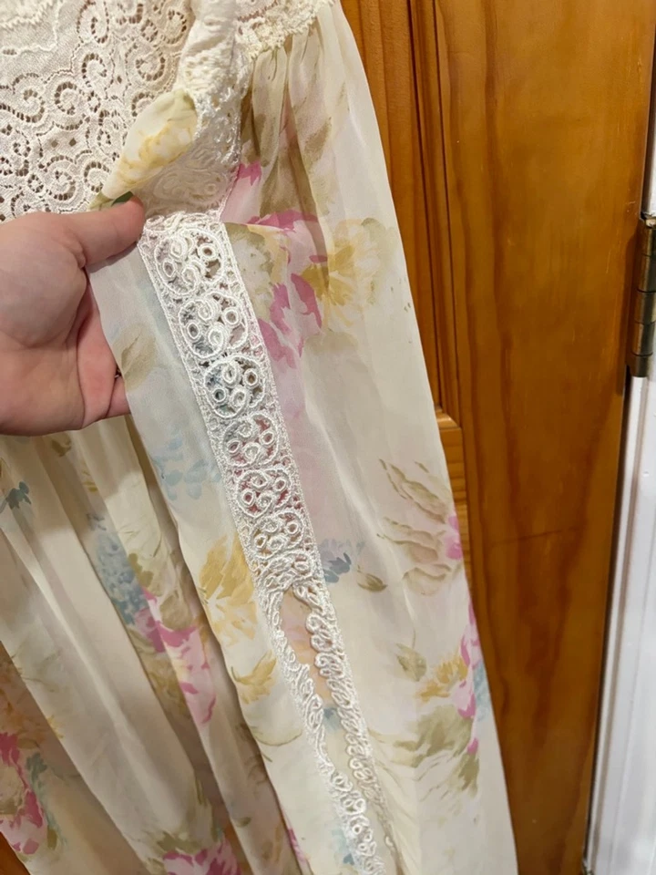 Vestido sin Mangas Colección Victoria’s Secret Floral Encaje Rosa Marfil Vintage Romántico Foto 3 de 4