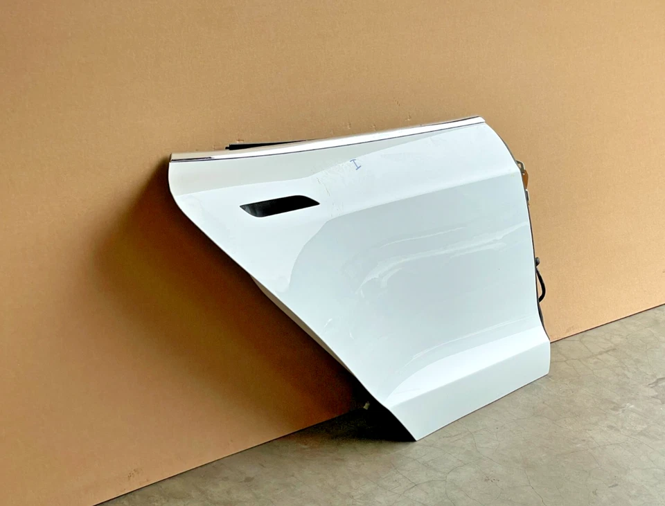 2012 - 2020 年特斯拉 Model S 后右乘客外门外壳白色原始设备制造商 BTP1 — 第 3/4 张图片