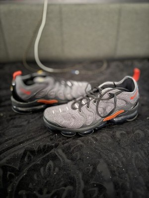 Nike Air VaporMax Plus Men s Low Top Wolf Grey/Black/Orange 924453-012