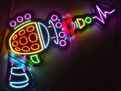 KILLER KLOWNS LED NEON LIGHT - LARGE SPACE LASER GUN HALLOWEEN HORROR LAMP DECOR