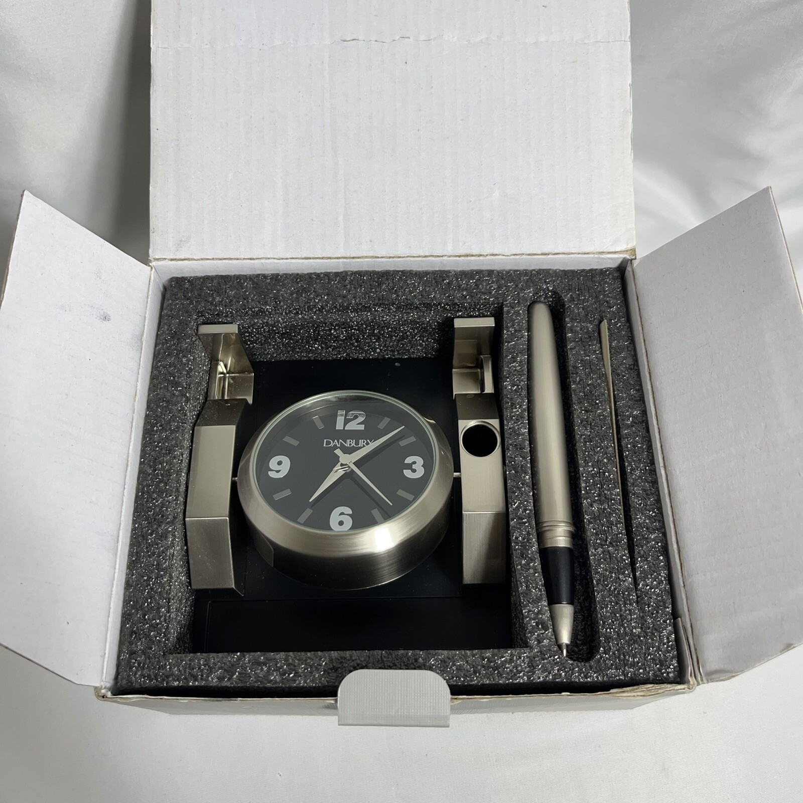 danbury office desk clock with pen and photo frame silver needs battery