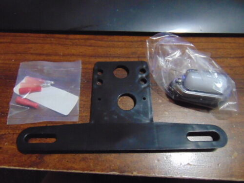SUPPORT DE PLAQUE D'IMMATRICULATION UNIVERSELLE SUPERATV AVEC LUMIÈRE LED - Photo 2 sur 4