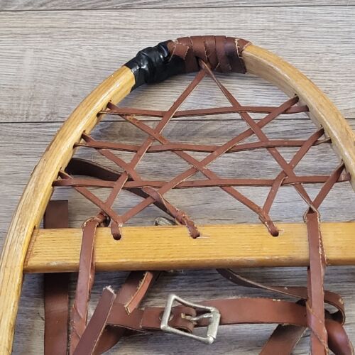 IVERSON SNOW SHOES 11X32 WOOD LEATHER BINDINGS CABIN DECOR WALL HANGER UNTESTED - Picture 22 of 24