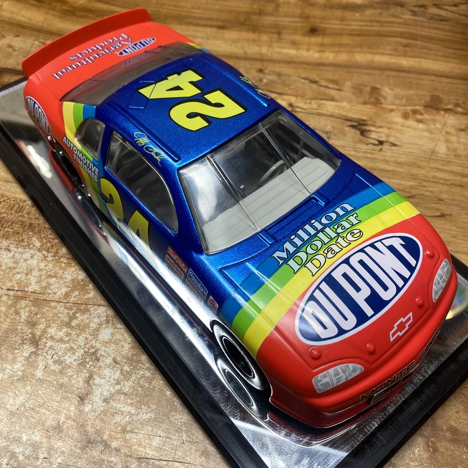 Jeff Gordon Dupont 1997 Monte Carlo Nascar 1/24 Scale RainBow Diecast Case Car - Image 3 of 4