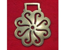 Unusual Antique Cast Horse Brass of a Swirl Design in Scolloped Surround #01