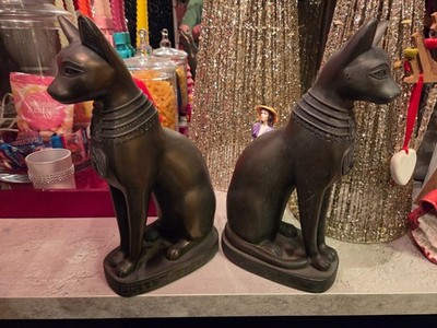 Atemberaubendes Paar Ägyptische Katze Bastet Ägypten Göttin schwarze Keramikfiguren