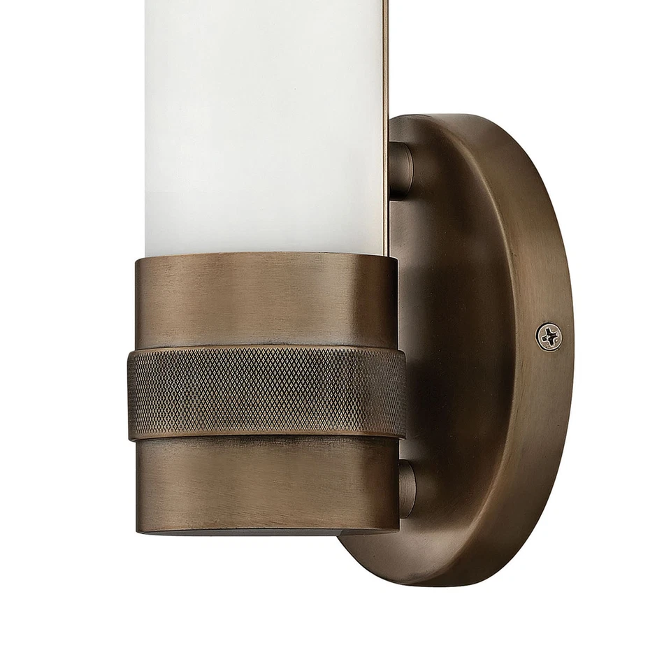 Aplique de baño Hinkley Lighting 5070 cromado Remi 5"W con LED integrado Foto 2 de 4