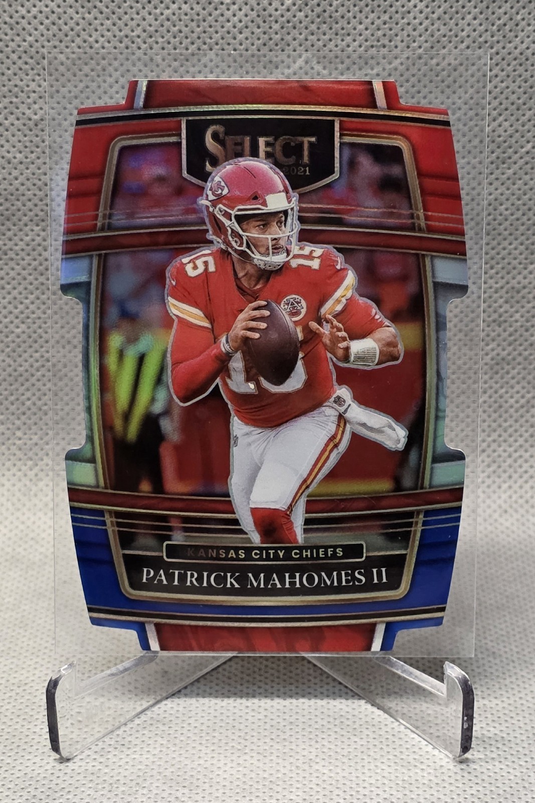 2021 Panini Select Patrick Mahomes Red and Blue Prizm Die Cut #2 Concourse Level