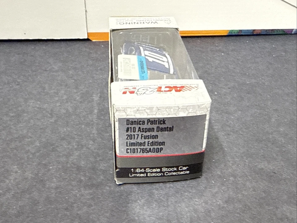 2017 Danica Patrick #10 Aspen Dental 1/64 Scale Nascar LIONEL Diecast NEW - Image 4 of 4