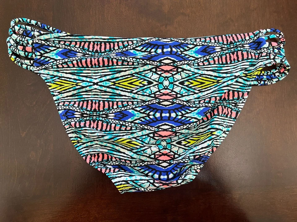 Traje de baño Island Soul mediano con parte inferior de bikini blanco verde para mujer  Foto 4 de 4