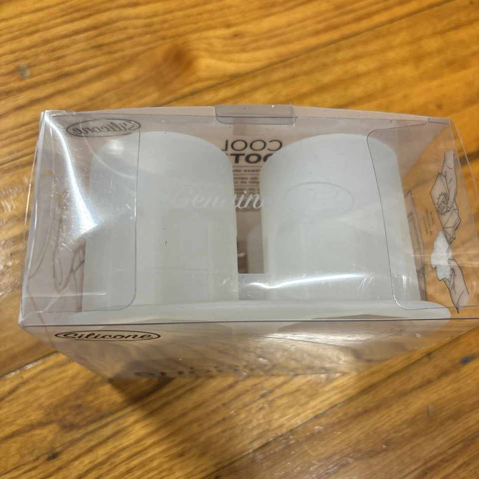 Bandeja de hielo de vidrio de silicona Fred & Friends Cool Shooters Foto 2 de 4