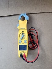 SC640 Loaded Clamp Multimeter With Swivel Head And Led Flashlight