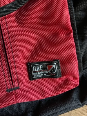 OLD GAP tactical bag メッセンジャー Vintage GAP Sling Cross Body Backpack Red Early 2000's Y2K