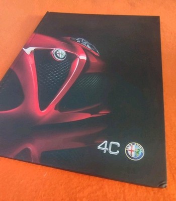 Alfa Romeo 4C Prospekt Buch Hardcover 2013 Rarität, inkl. Preisliste 