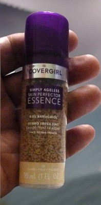 Covergirl Simply Ageless Skin Perfector Essence Foundation #20 Light *Brand New*