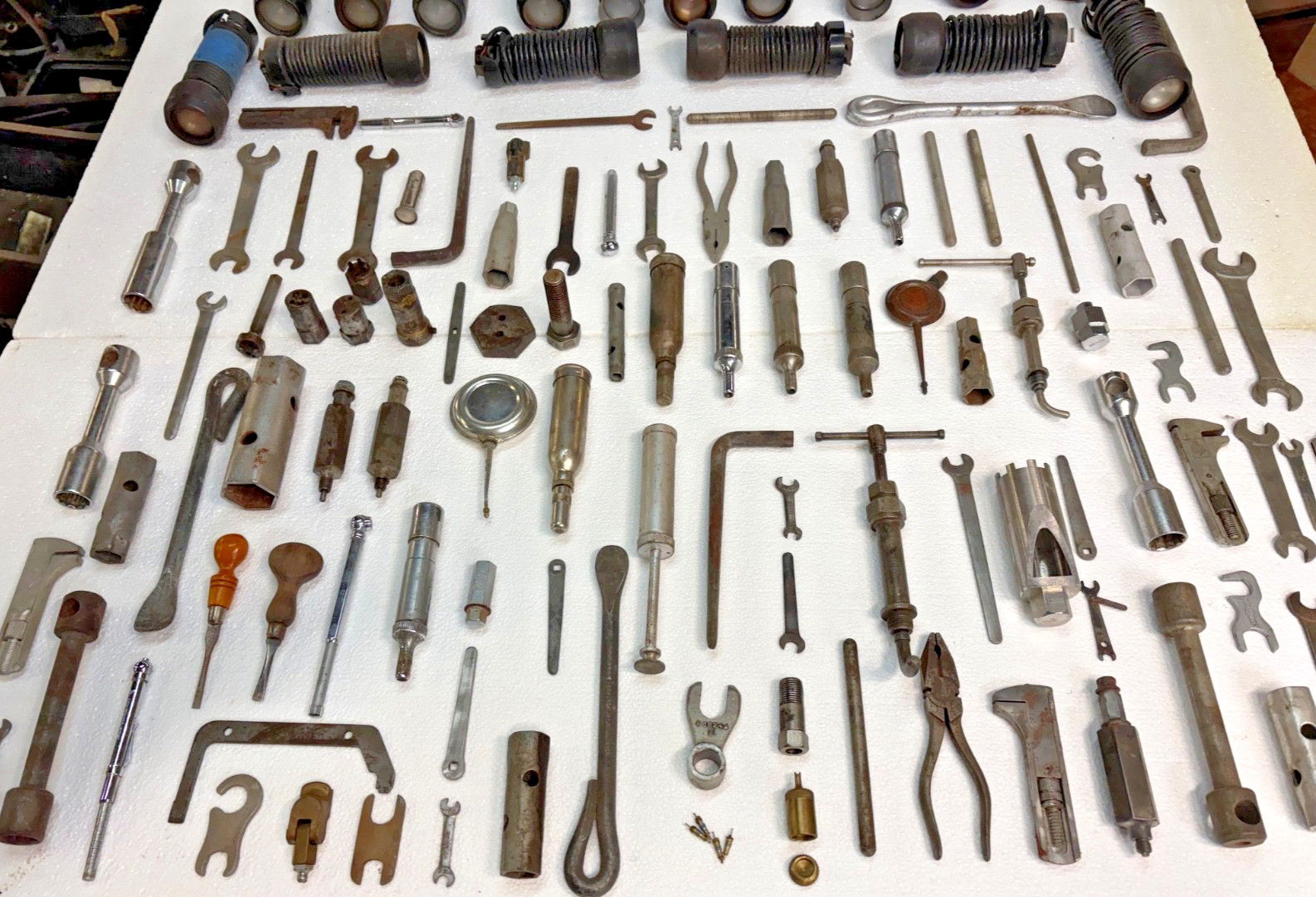 ROLLS ROYCE CLOUD PHANTOM BENTLEY LUG TOOL LARGEST 1946-65 INVENTORY ON EARTH