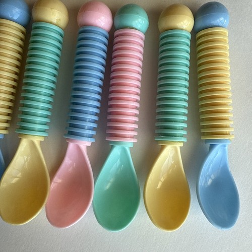 1980's Vintage Set of 7 Pastel Colored Spoons Memphis Style - Picture 3 of 10