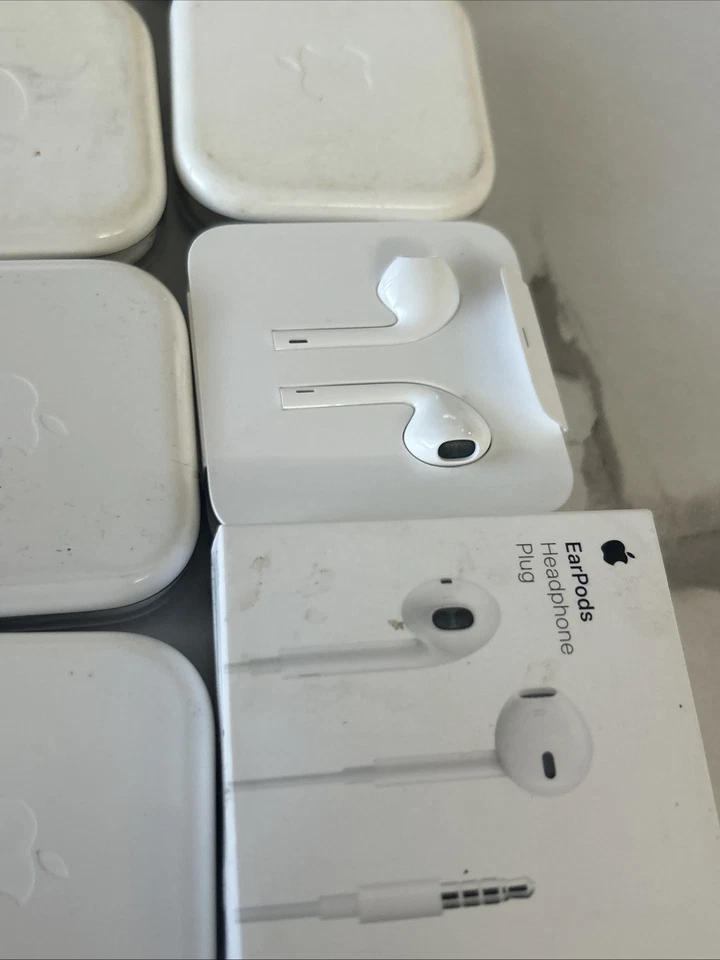 LOTE de 41 Apple EarPods - Lightning + 3,5 mm - Auriculares con cable - Tipos mixtos - Foto 4 de 4