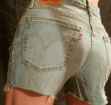 LEVI'S 501 DENIM SHORTS BLUE JEANS BUTTON FLY SIZE 7 DISTRESSED LIGHT WASH