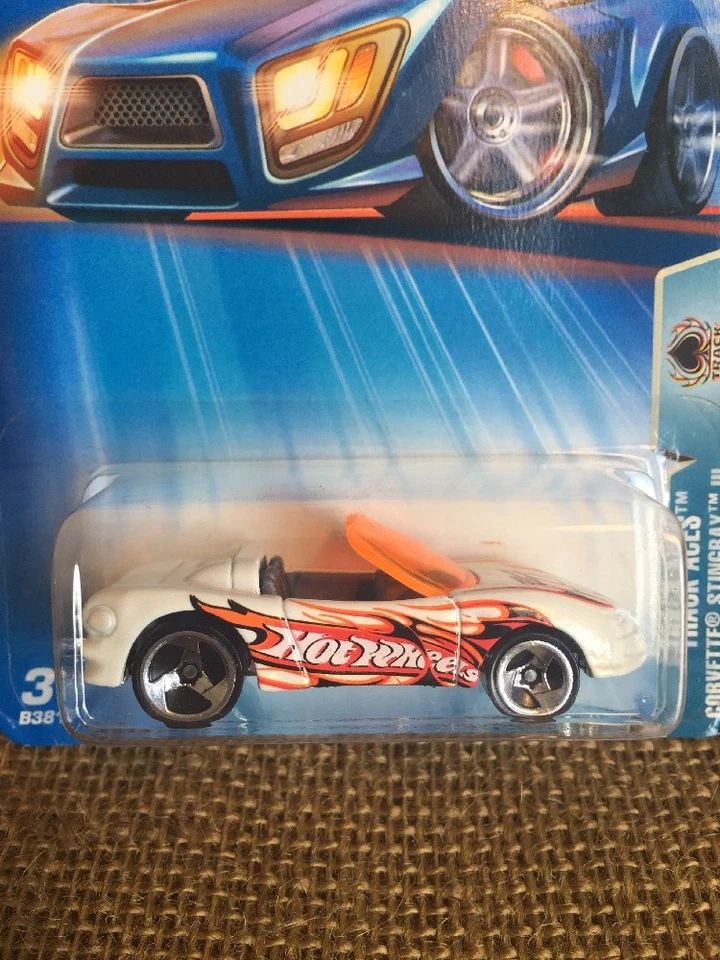 Hot Wheels 2004 Planet Hot Wheels Track Aces blanco C4 Corvette Stingray III Foto 2 de 4