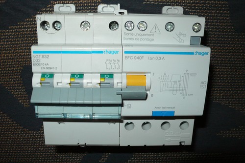 Disjoncteur Différentiel Schneider Electric Tétrapolaire 32A 30mA - Occasion Testé