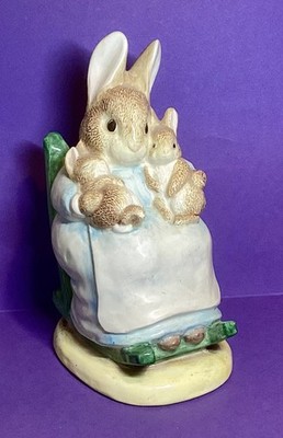 BORDER FINE ARTS ENESCO BEATRIX POTTER SPARDOSE - MRS RABBIT & BABYS