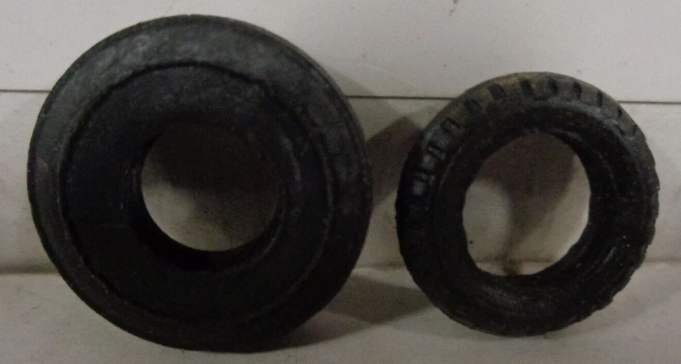 8 NEUMÁTICOS GRANDES ORIGINALES PARA COCHES SLOT A.C. GILBERT AUTORAMA ESCALA 1/32 Foto 3 de 3