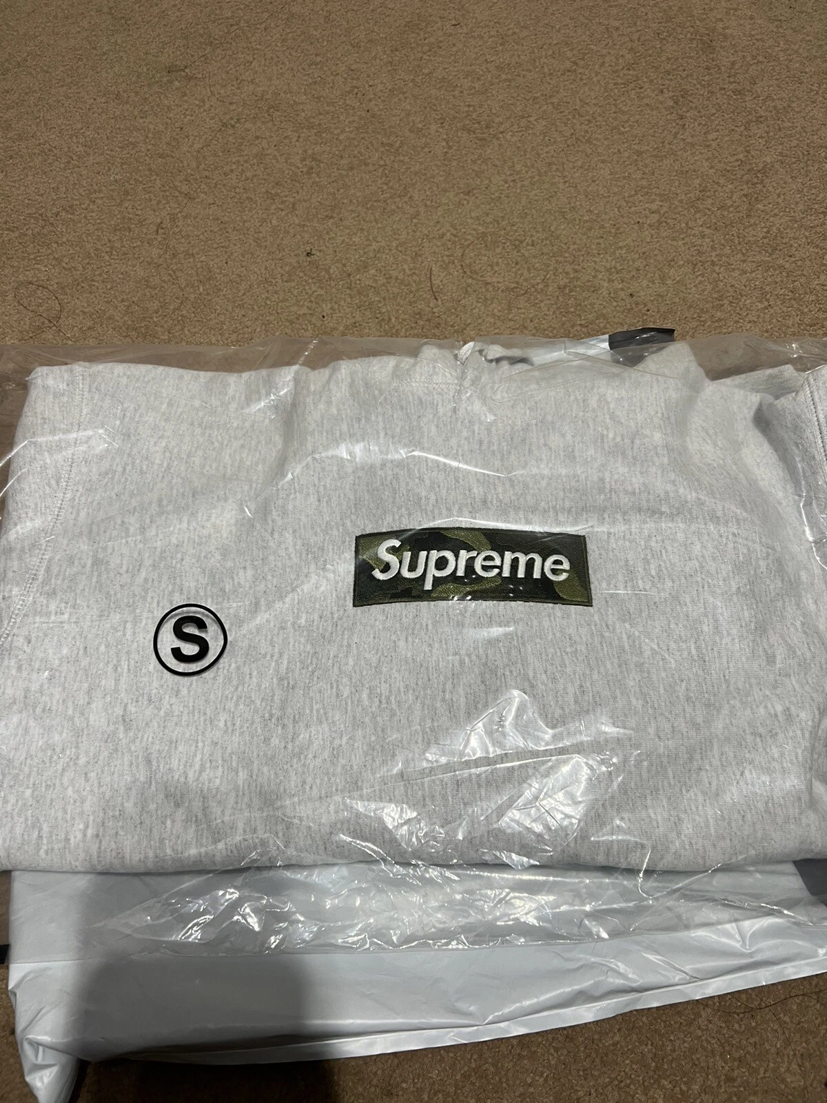 Sweat à capuche Supreme Camo Ash Grey Box Logo FW23 Bogo   Petit   En main   Neuf