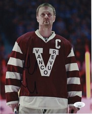 Vancouver Canucks Henrik Sedin Signed Autographed 8x10 Photo JSA COA #6