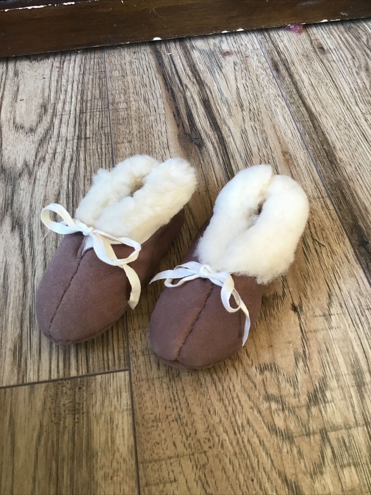 Vintage 1970&rsquo;s Sheepskin Baby  Booties Slippers Brown 6-12 months Length 5&rdquo;
