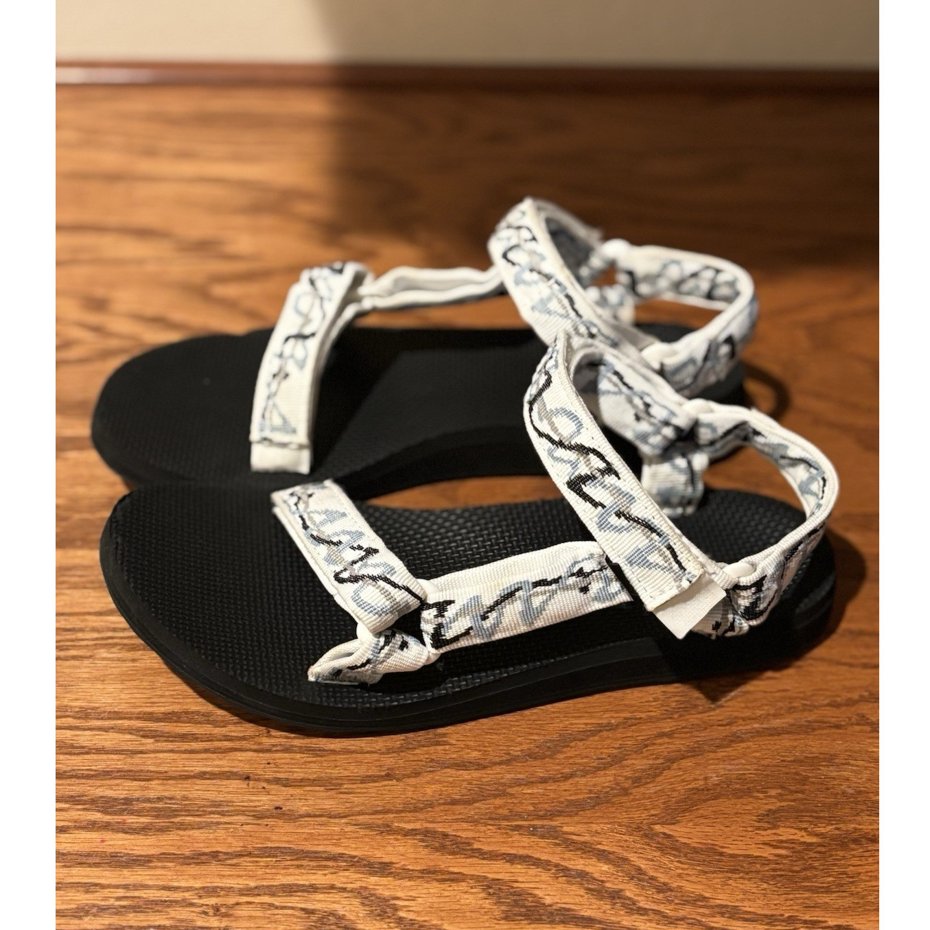Teva Unisex Flip Flop Sandals US 9 Black/White Abstract Strappy Polyester