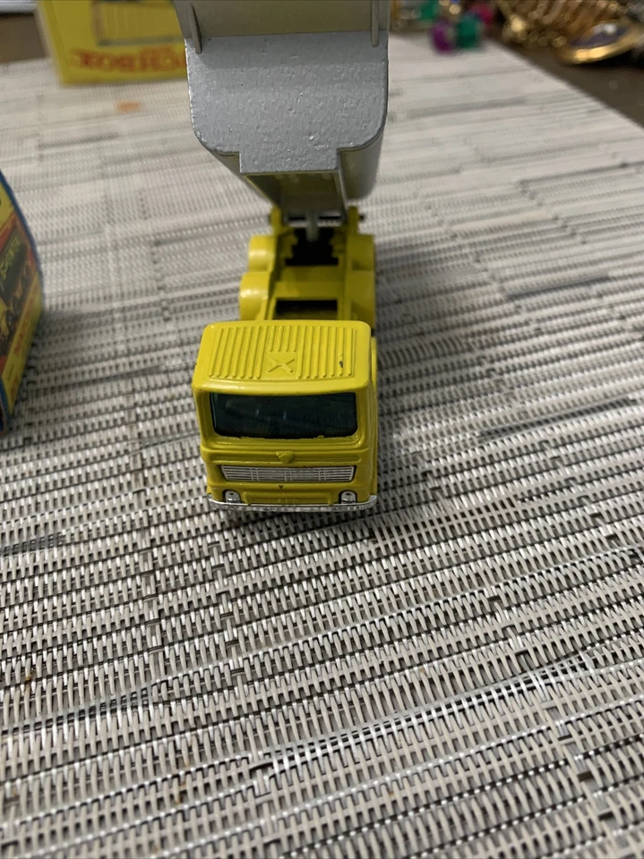 Matchbox Super fast #51  8 Wheel Tipper - Image 4 of 4