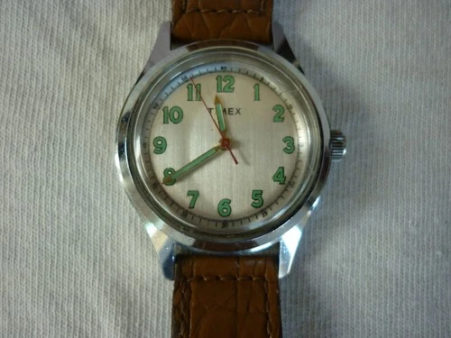 VINTAGE STYLE TIMEX QUARTZ WATCH MENS LUMINOUS DIAL SILVER TONE NEW BATTERY