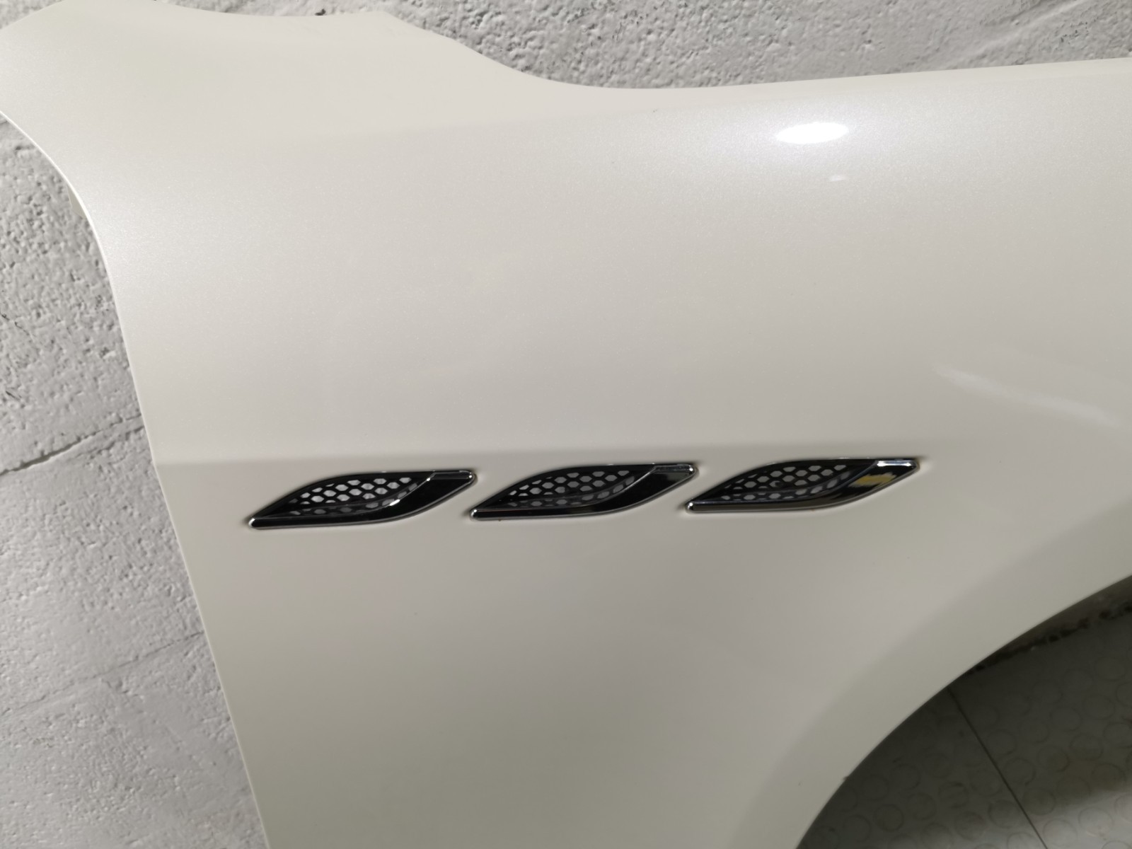 Maserati Ghibli RWD 3.0 2015 Front Right Passenger Side White Color Fender OEM