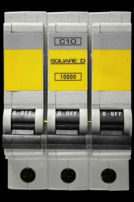 SQUARE D 10 AMP CURVE C 10kA DREIPOLIGER MCB SCHUTZSCHALTER QOE 10000