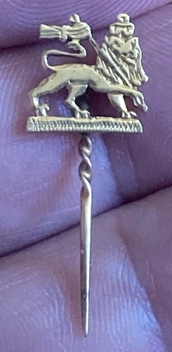 RARE Vintage WWII Era 18K Solid Yellow Gold Lion Ladies Twisted Short Hat Pin