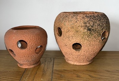 Zwei Vintage Ton Terrakotta Orchideentöpfe
