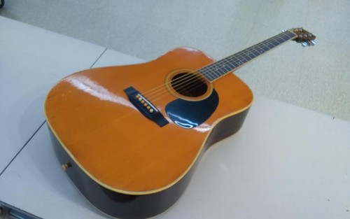 MORRIS Folk Guitar W-20