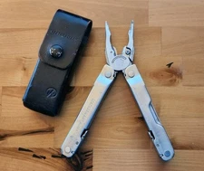 Leatherman Supertool Super Tool 300 Pliers Multitool w/  Sheath - Great B90