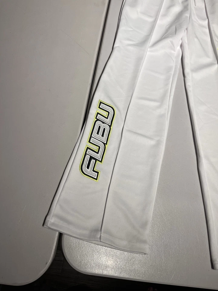 Calça feminina Fubu x Forever 21 pequena branca logotipo trilha poliéster costura interna 30” - Imagem 4 de 4